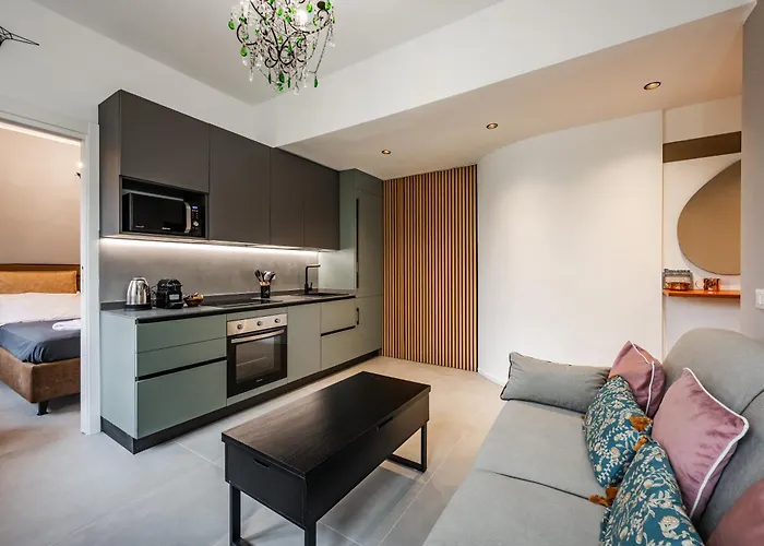 Charming Modern Apartment Near The Heart Of Milan